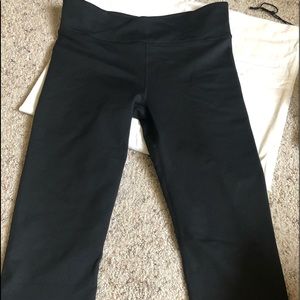 Fabletics short workout capris